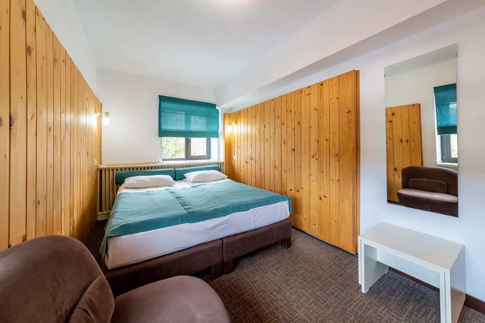 Cameră DUBLĂ STANDARD — Regim Hotelier R, Târgoviște, Dâmbovița