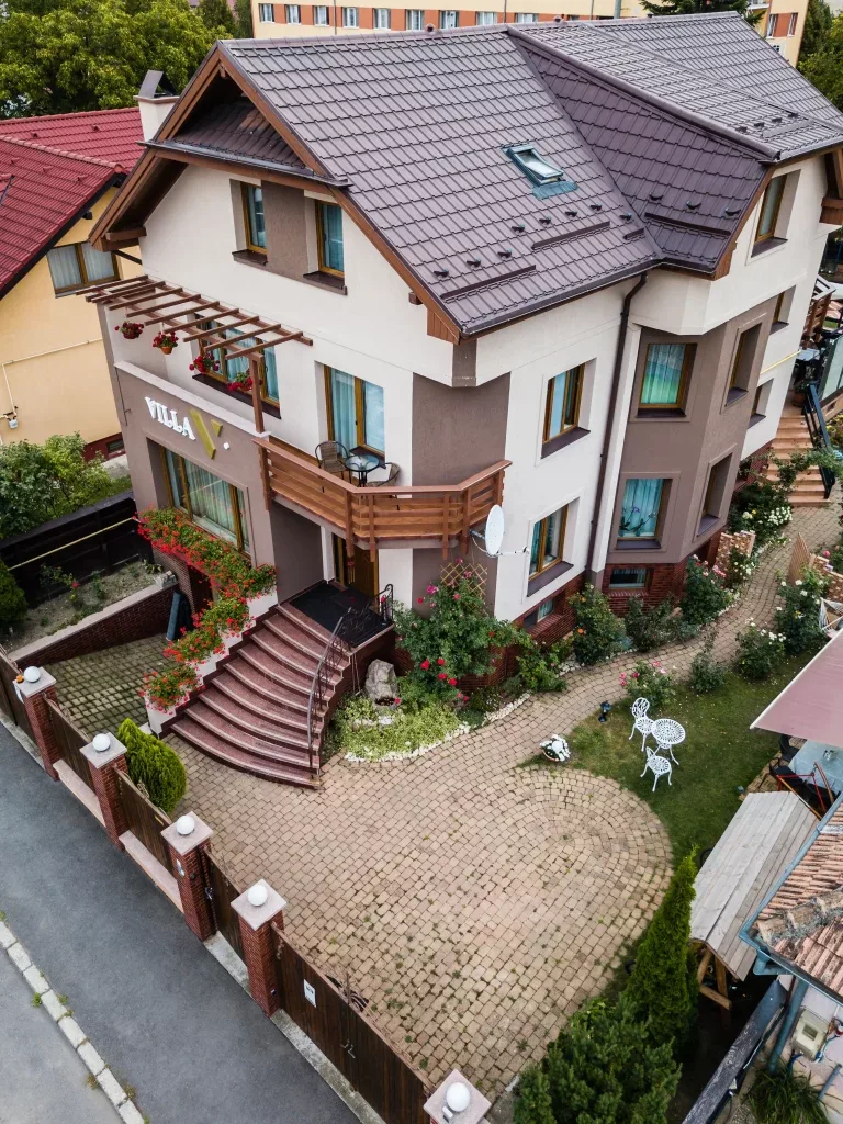 Villa V