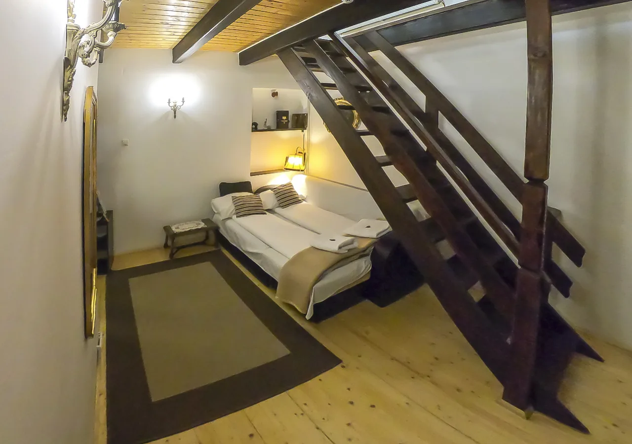Camera 3 cu balcon — Casa Veche, Sibiu, Sibiu