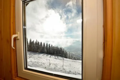 Cameră dublă cu balcon și vedere către munte — Vila Parang, Petroșani, Hunedoara