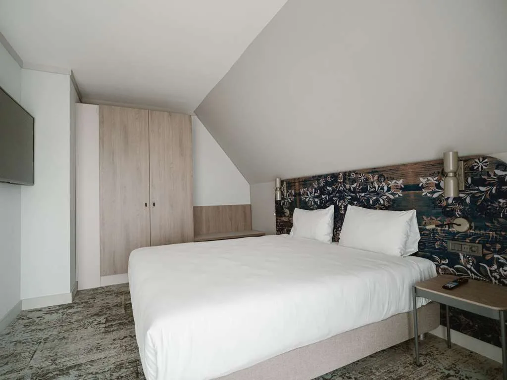 Privilege room with 1 king size bed — Mercure Sibiu Arsenal, Sibiu, Sibiu