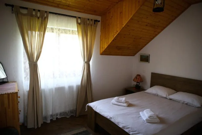 Camera Mansarda 2 — Aer de Munte, Săvăstreni, Brașov