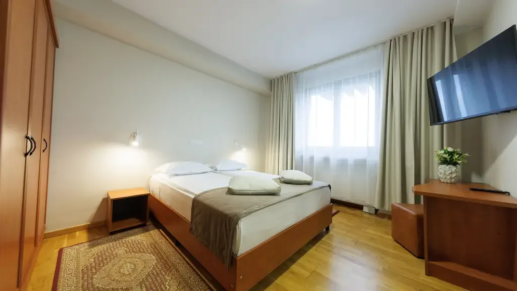 Camera DBL standard superior interconectată — Hotel Fenyő, Miercurea Ciuc, Harghita
