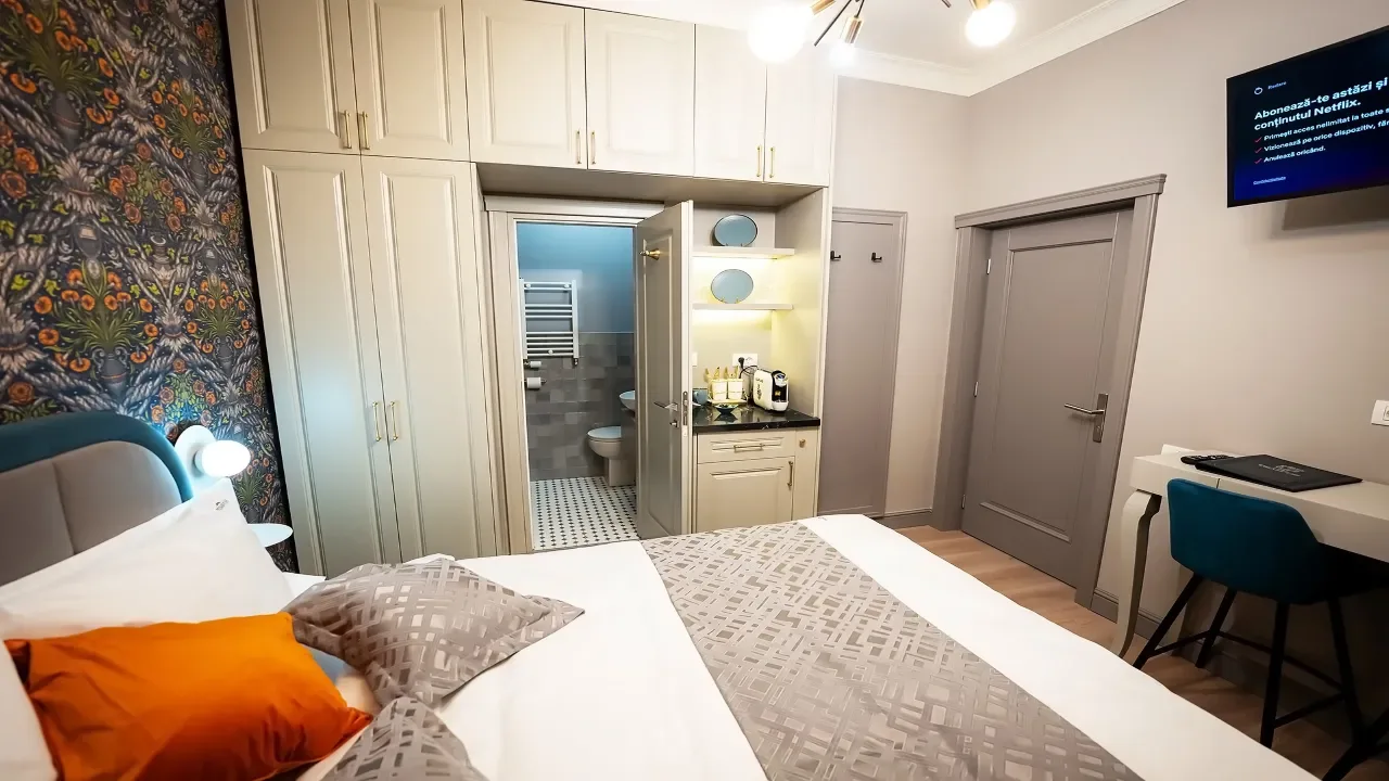 Room 3 — Tempus, București Sectorul 4, București