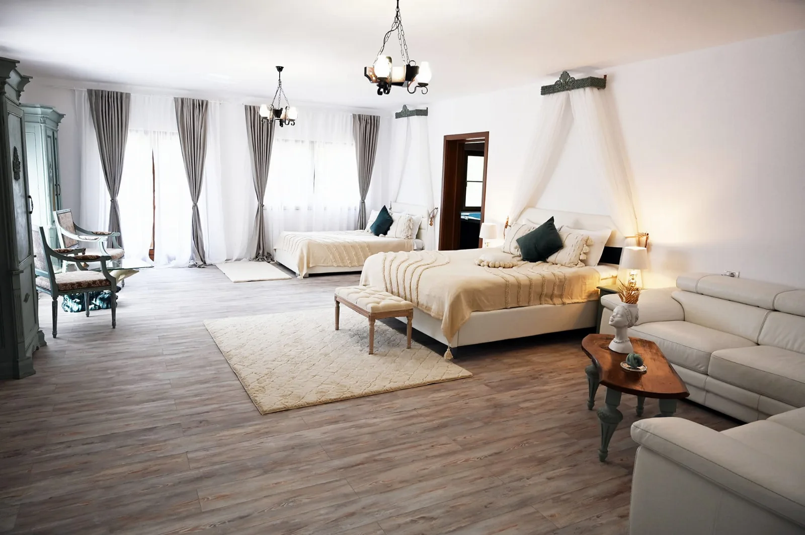 Cameră dublă si twin Deluxe cu cadă spa — Conacul Radacinilor, Jieț, Hunedoara