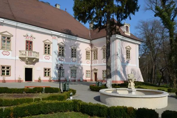 Muzeul Civilizației Dacice și Romane — Pensiunea Dacia, Deva, Hunedoara