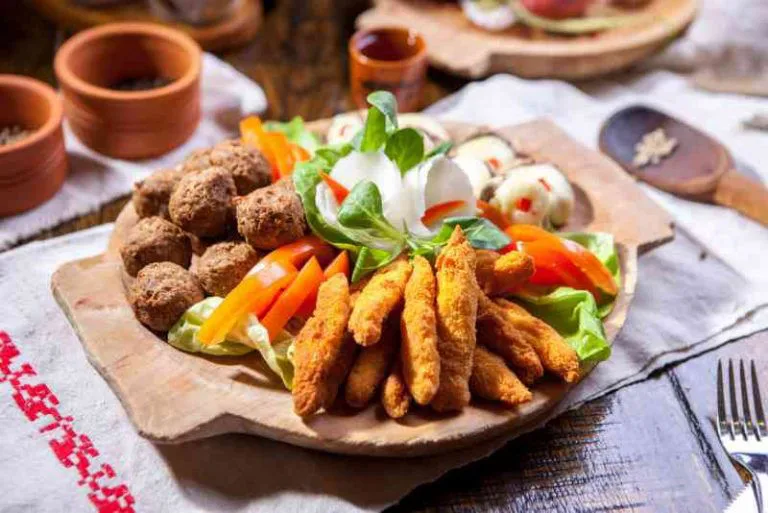 Casa Din Deal — Casa Dacilor, Podeni, Cluj