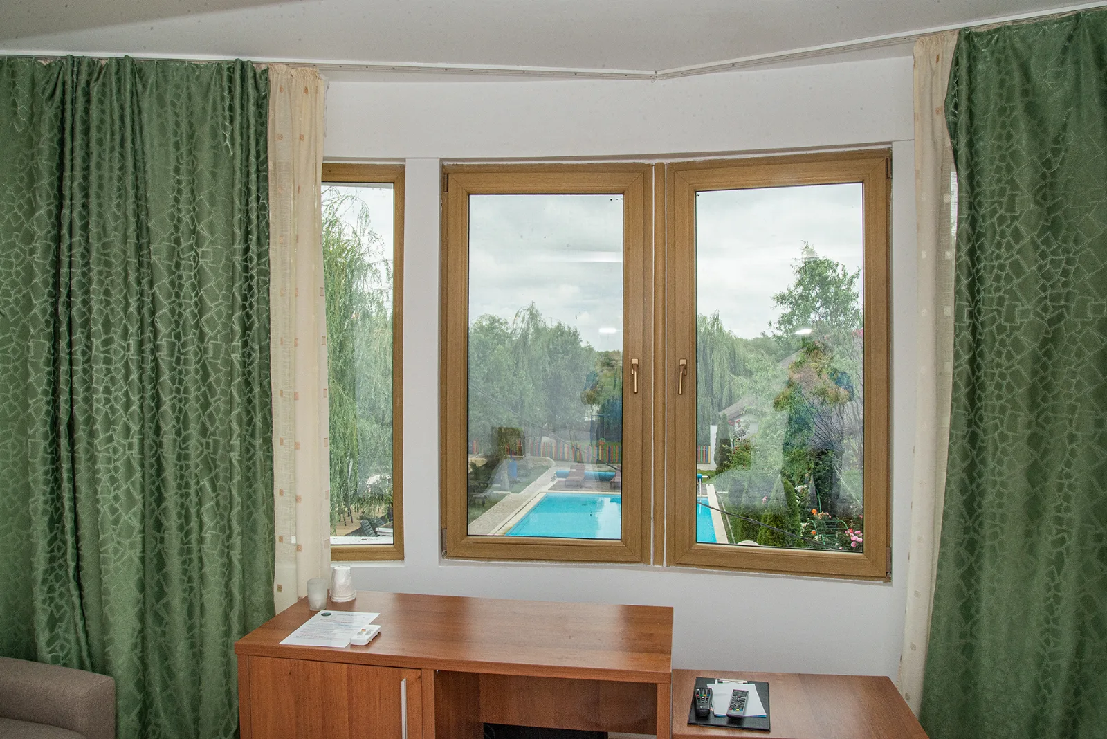 Cameră triplă fără terasă cu vedere spre piscină și Dunăre — Paradis Hotel - Delta Dunarii, Crișan, Tulcea