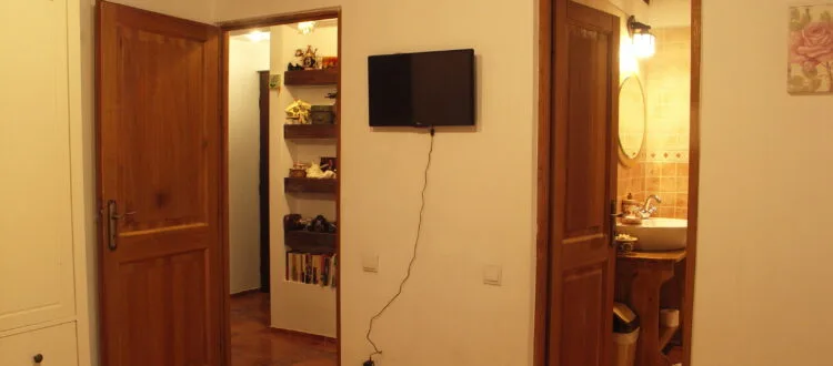Camera Veveritei — Casuta din Luncă, Racovița, Gorj