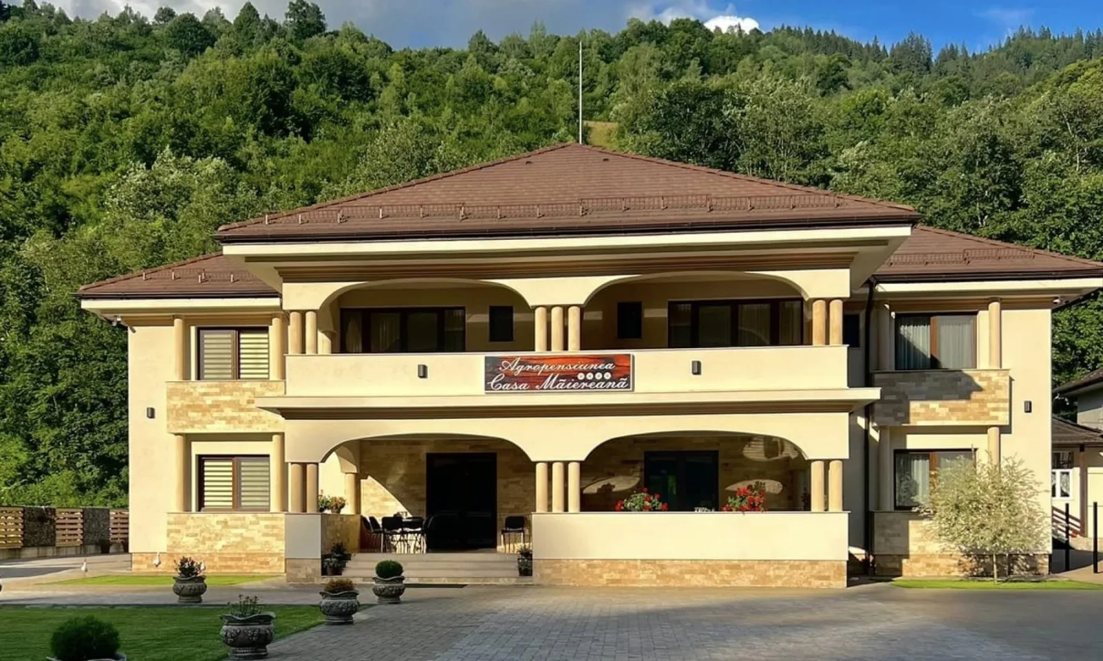 Agropensiunea "Casa Măiereană"