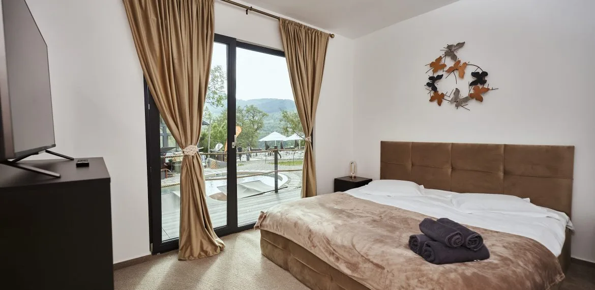 Moonshadow — Blissful The View, Valea Doftanei, Prahova