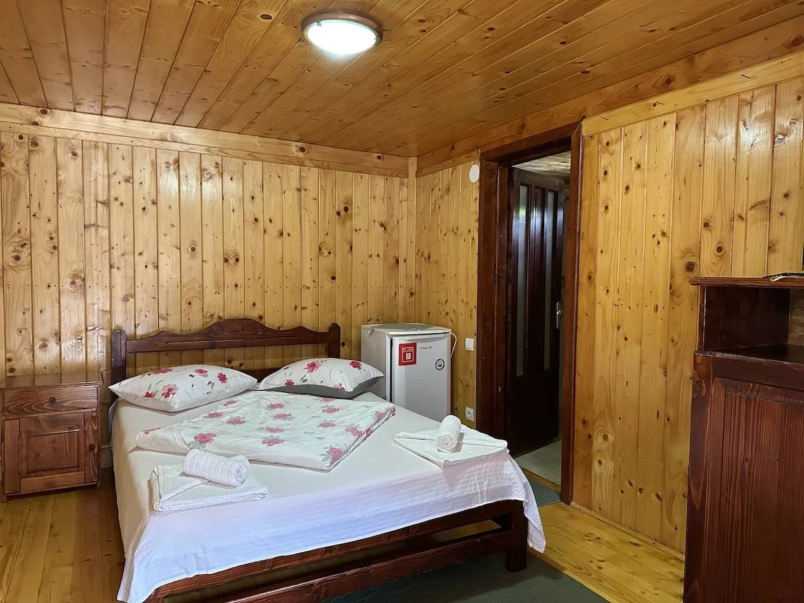 Camera 1 — Casa Ocnița, Ocna Sibiului, Sibiu