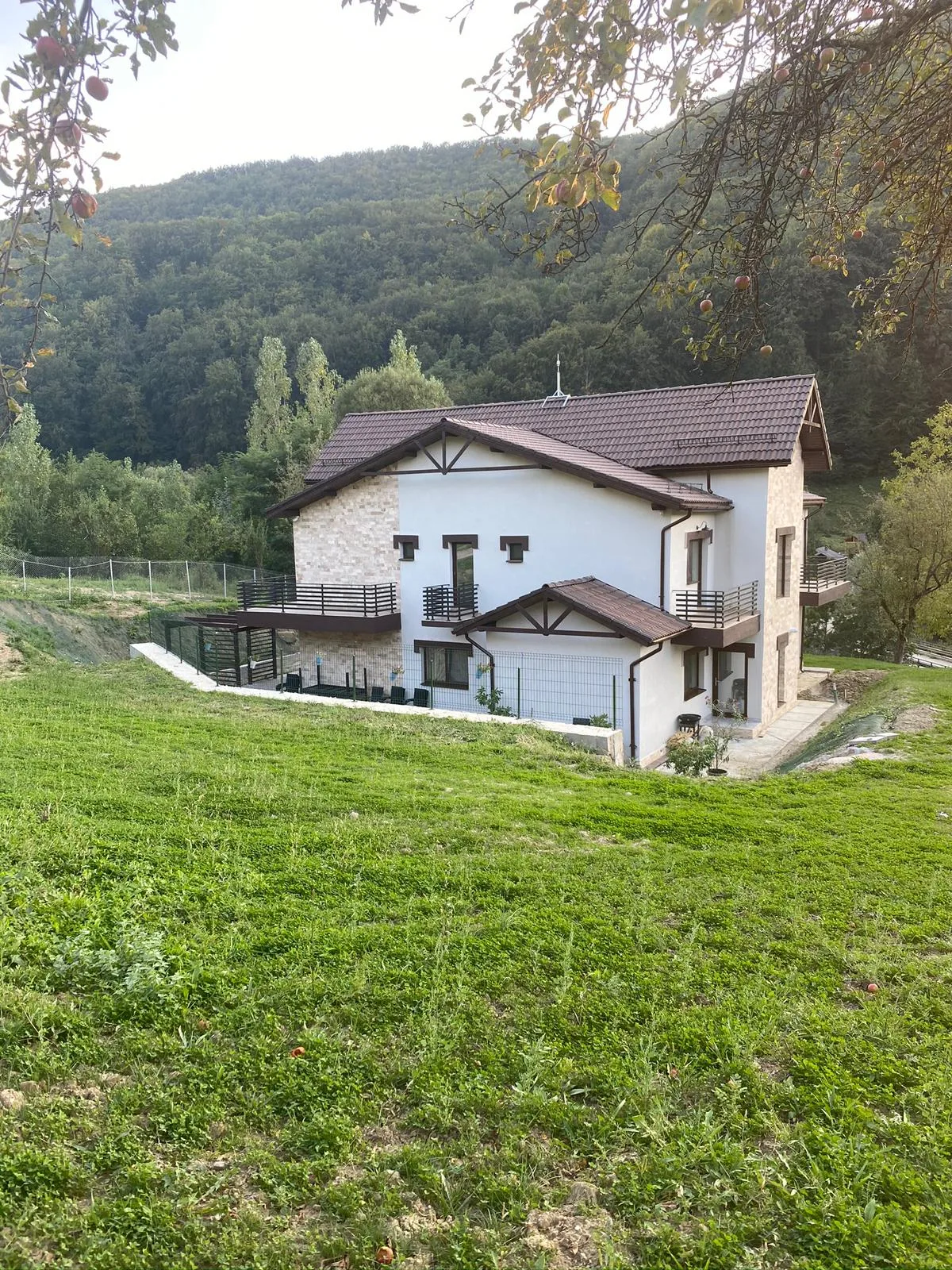 Cameră cu pat dublu și pat etajat pentru 2 copii — Berg Hill, Băile Olănești, Vâlcea