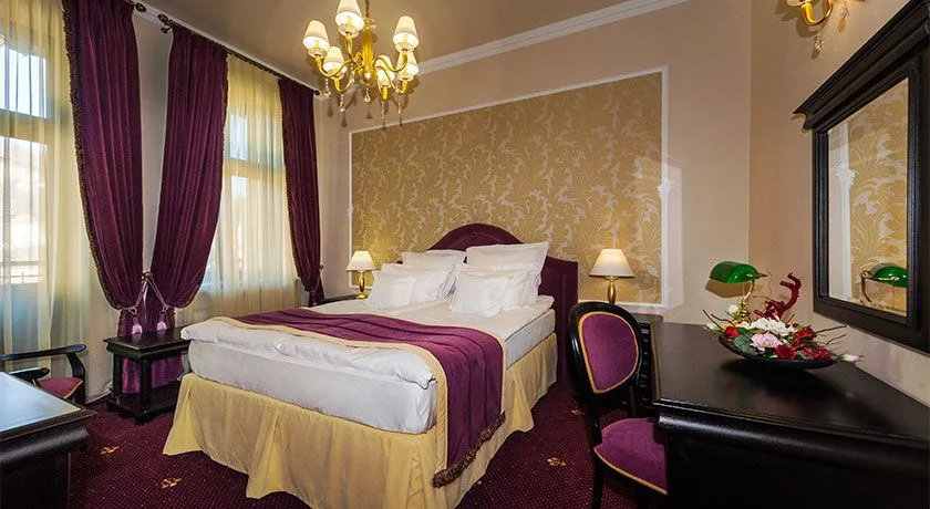 Camera Dubla DELUXE cu balcon — Hotel Central Park, Sighișoara, Mureș