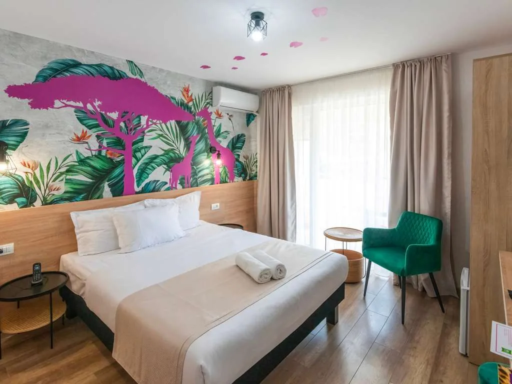 Camera standard cu pat queen și balcon — Ibis Styles Venus, Venus, Constanța