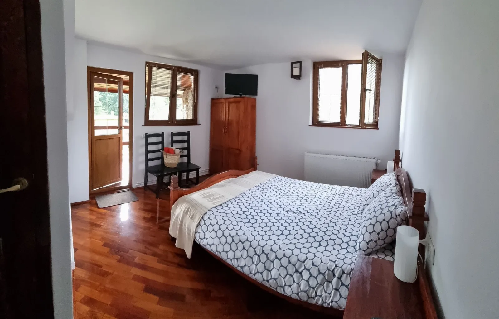 Cameră dublă mică cu balcon — Casa Bunicului, Viștișoara, Brașov