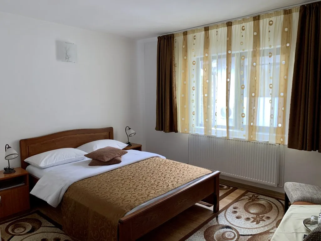 Camera dublă matrimonială — Ruxi, Curtea de Argeș, Argeș
