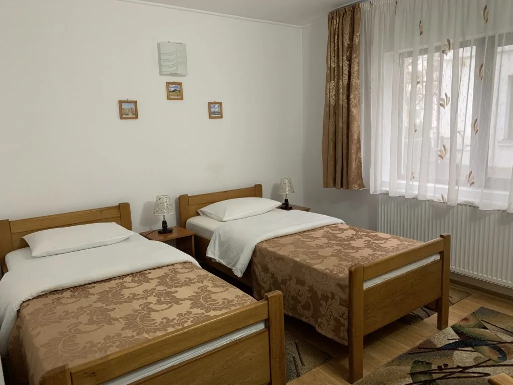 Camera twin — Ruxi, Curtea de Argeș, Argeș