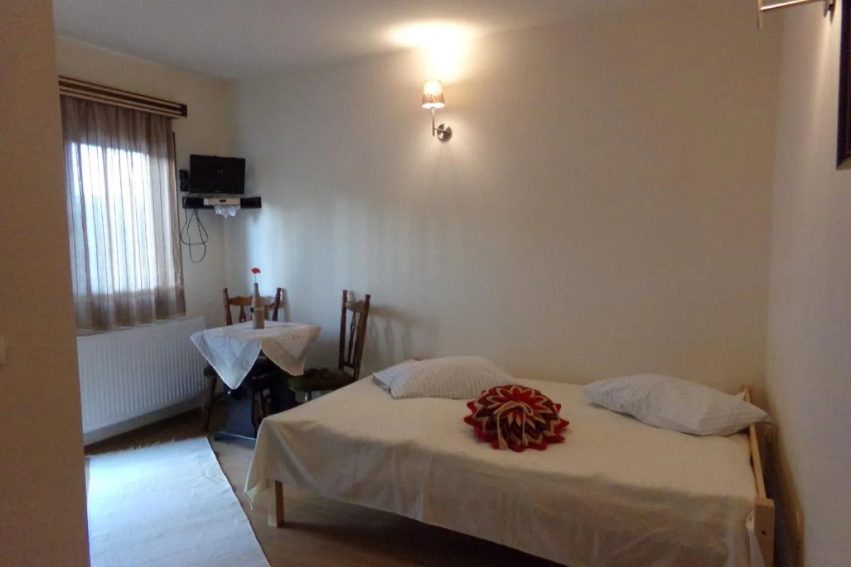 Cameră matrimonială clădirea mare — Complex Turistic Bege Resort, Ciumani, Harghita