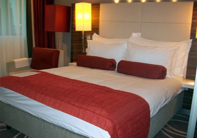 Standard Queen — Ramada Pitesti, Pitești, Argeș