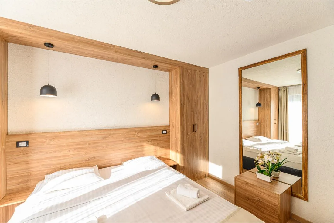 Senior suite cu balcon, acces la spa și piscină — Apuseni Wild, Remeți, Bihor