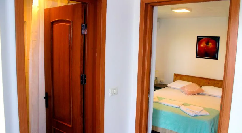 Apartament 4 persoane — Boemul Neptun, 23 August, Constanța