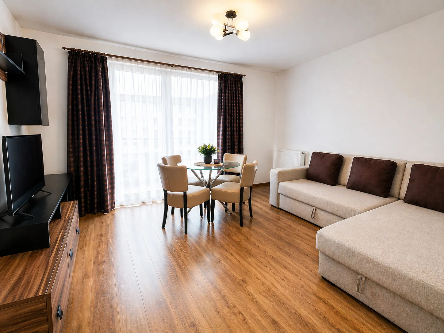 Apartment Sytjul cu balcon și vedere la munte — Altipiani Apartment, Brașov, Brașov