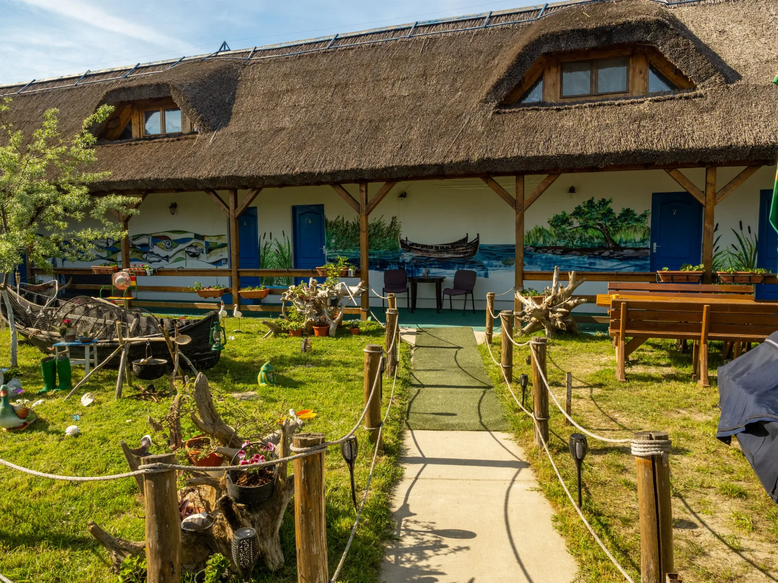 Casa Alb Albastră