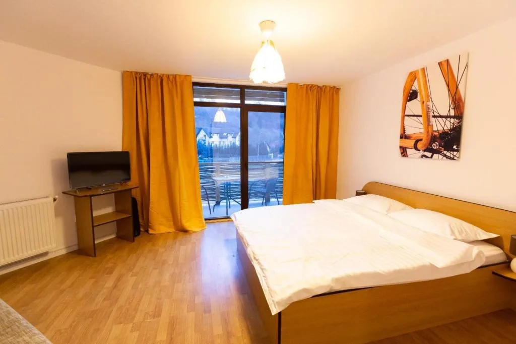 Cameră dublă cu balcon — Bike & Bed, Moieciu de Jos, Brașov