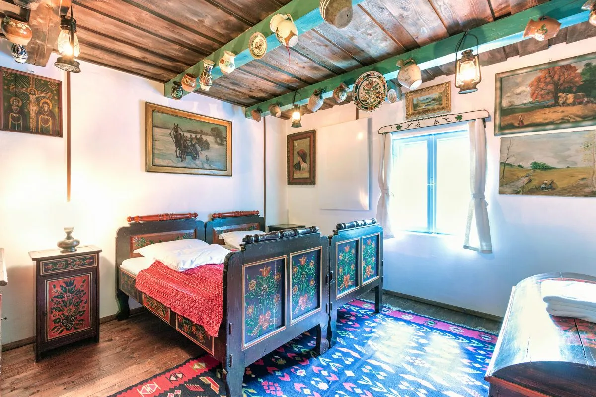 Odaile Bunicului Ion — Gospodăria Lui Nea Ion, Dălghiu, Brașov