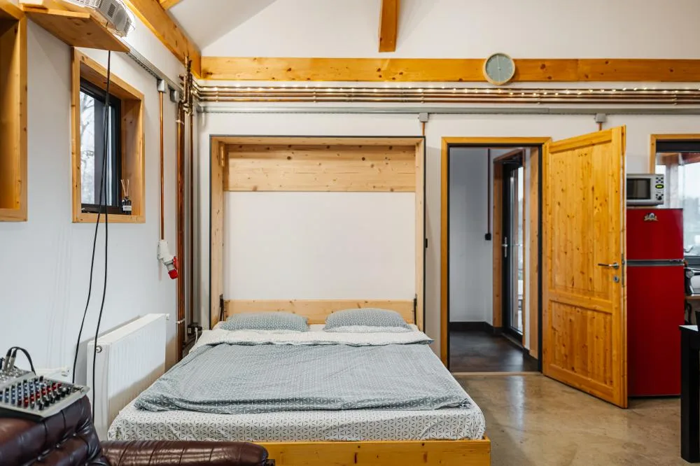 Căsuța cu Atelier — Atelier ReCreation Village, Râșnov, Brașov