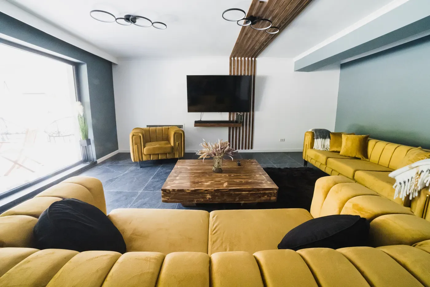 Noir Chalet