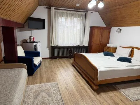Triple Room with Private Bathroom — Casa Eugenia, Moeciu, Brașov
