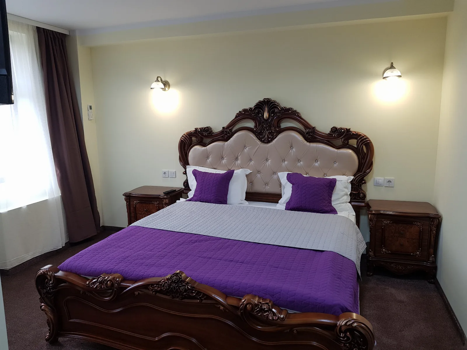King cu cada — Pensiunea Villa Lotus, Deva, Hunedoara