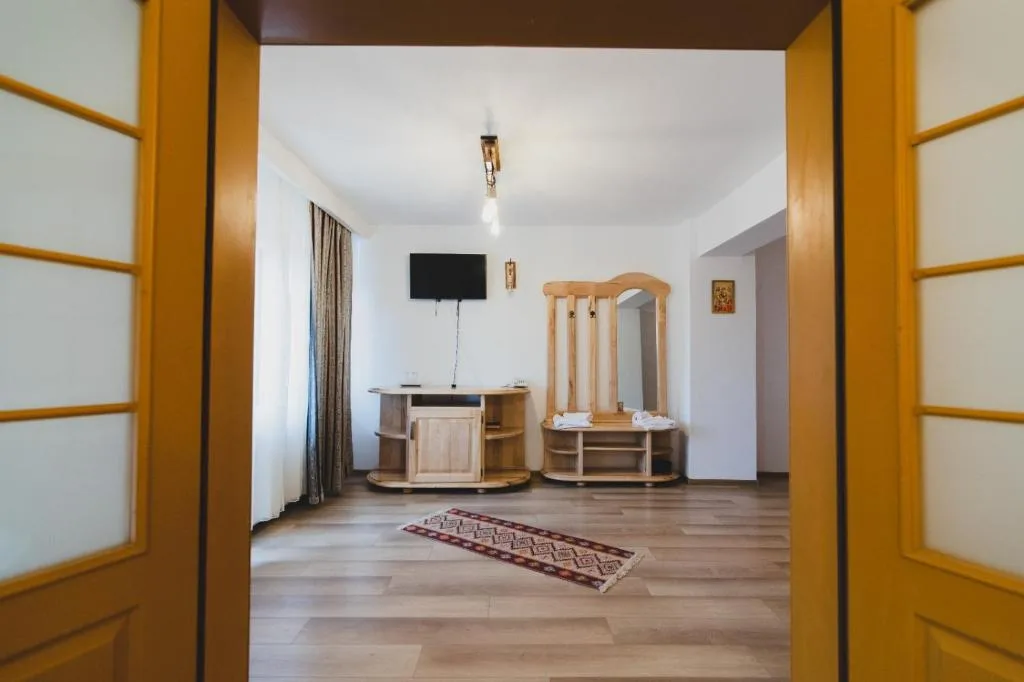 Camere Triple — Cheile Oltețului, Polovragi, Gorj