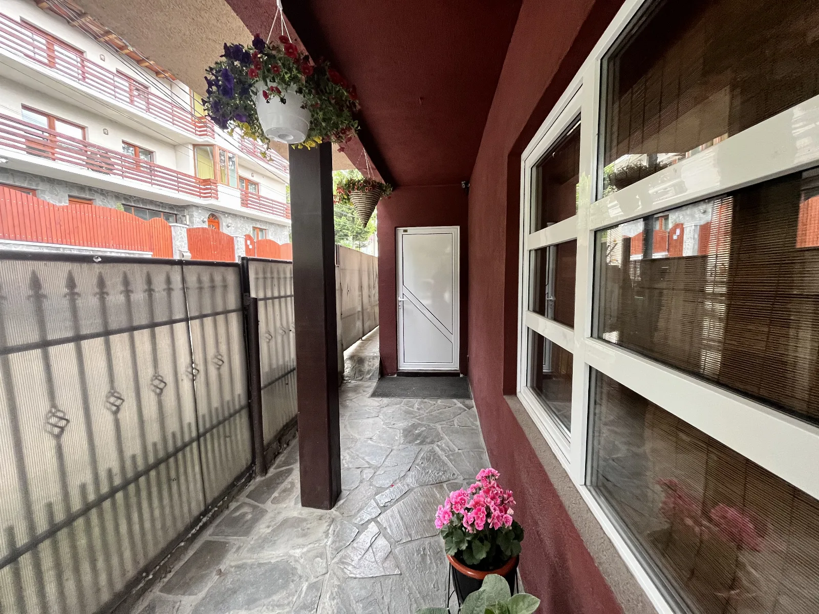 Balcon cu masuta Nerambursabil — Casa Anne Marie, Sinaia, Prahova