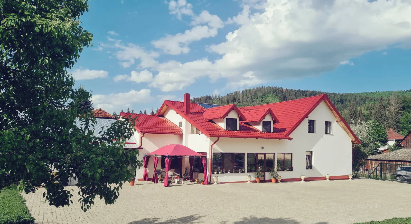 Vila Laura Voronet