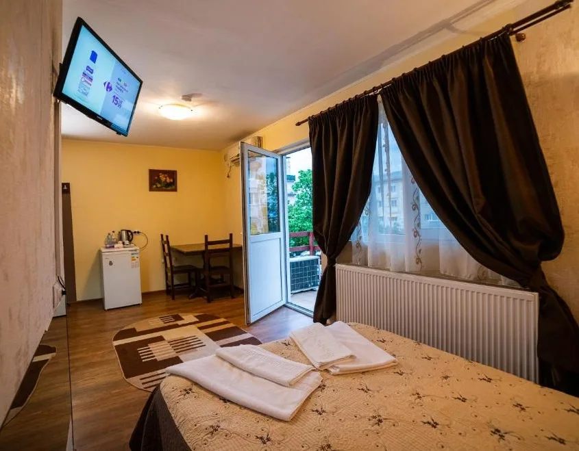 Camera cu baie privata si balcon — Buget B & B, Focșani, Vrancea