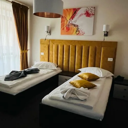 Camera Twin — Praya, Slatina, Olt