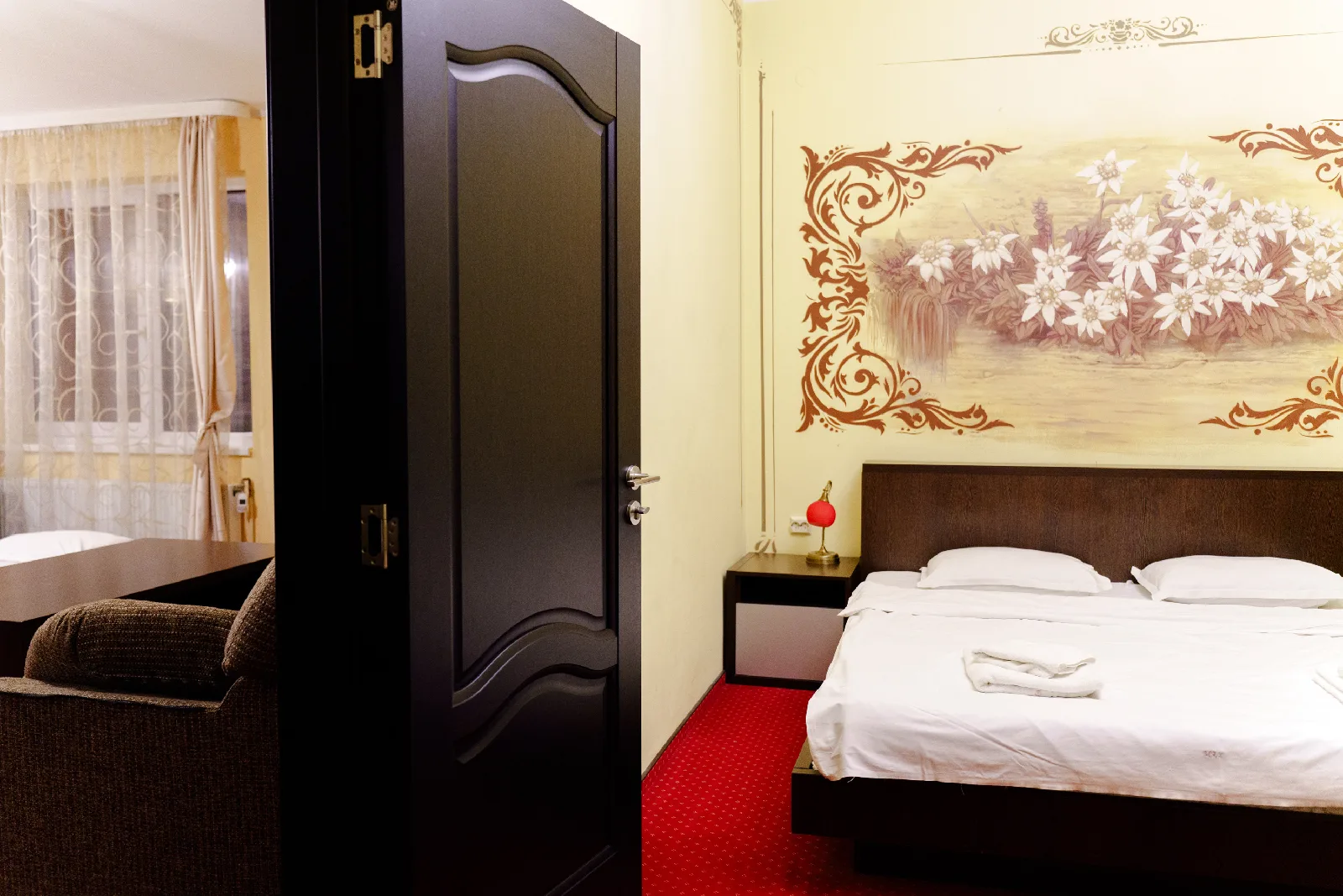 Apartament cu 2 Camere (Dormitor și Living) — Complex Turistic Max International, Râșnov, Brașov