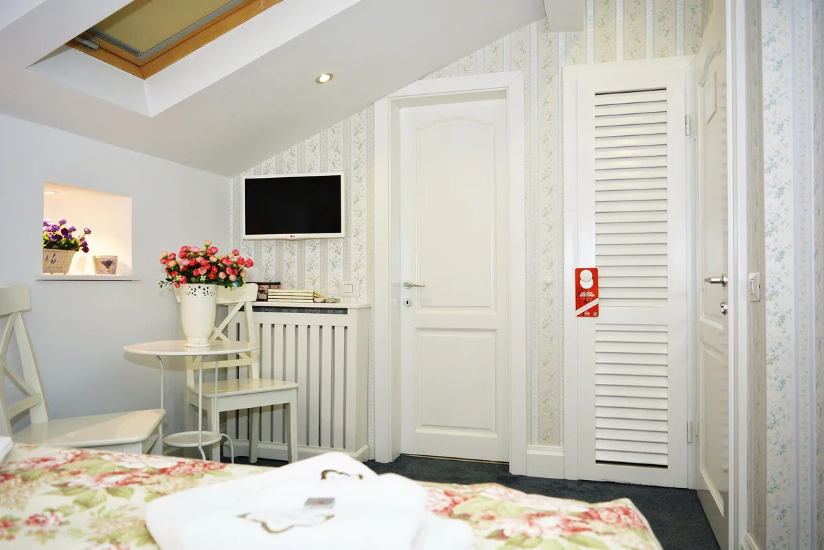 Safir — Les Jardins Carol Boutique, București Sectorul 4, București