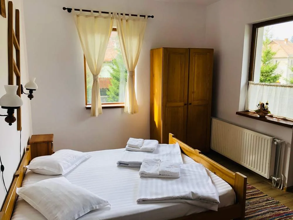 Camera standard cu balcon — Hotel Stanca Soimilor, Băile Tușnad, Harghita