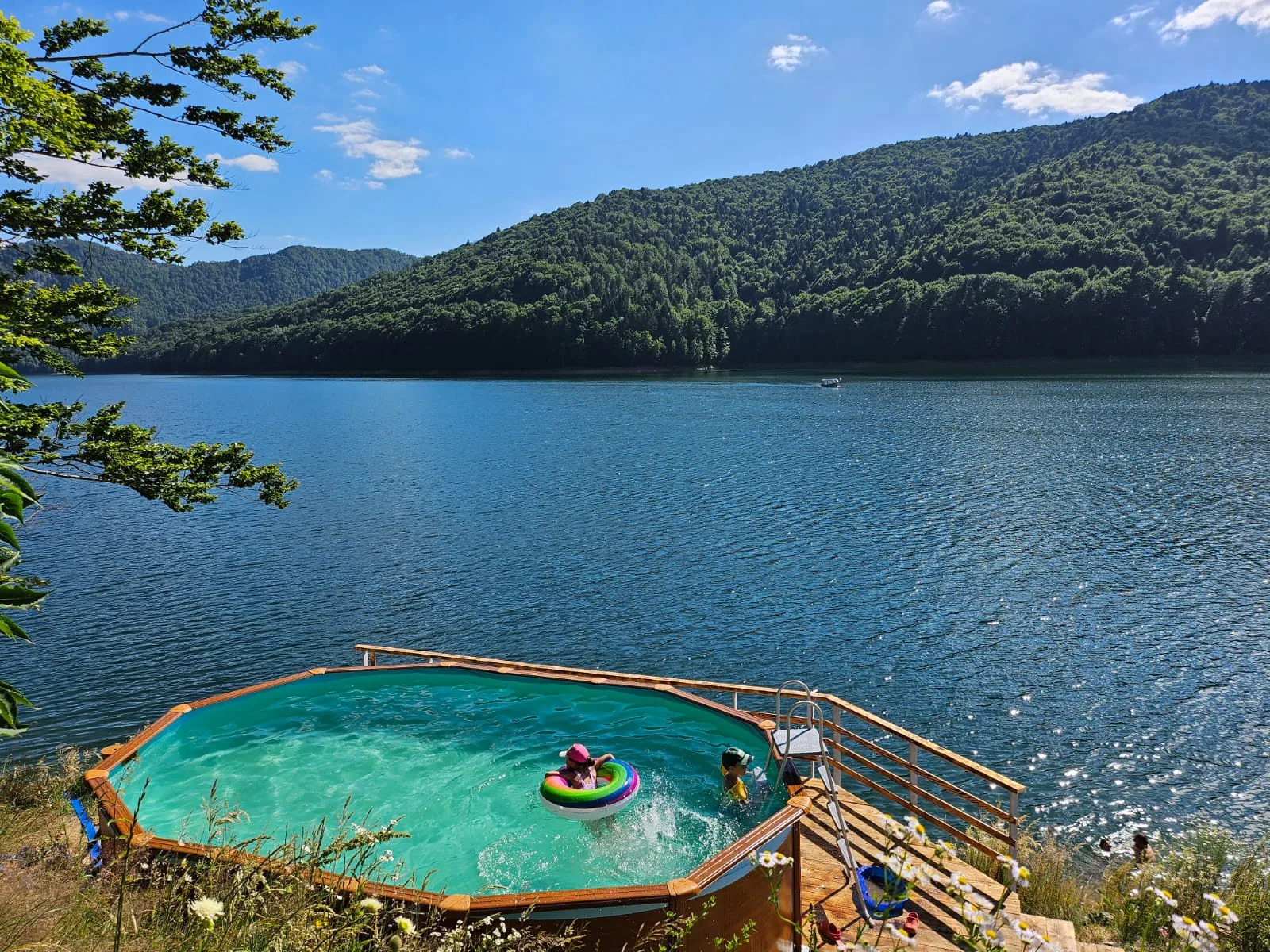 Hotelul Valea Cu Pesti