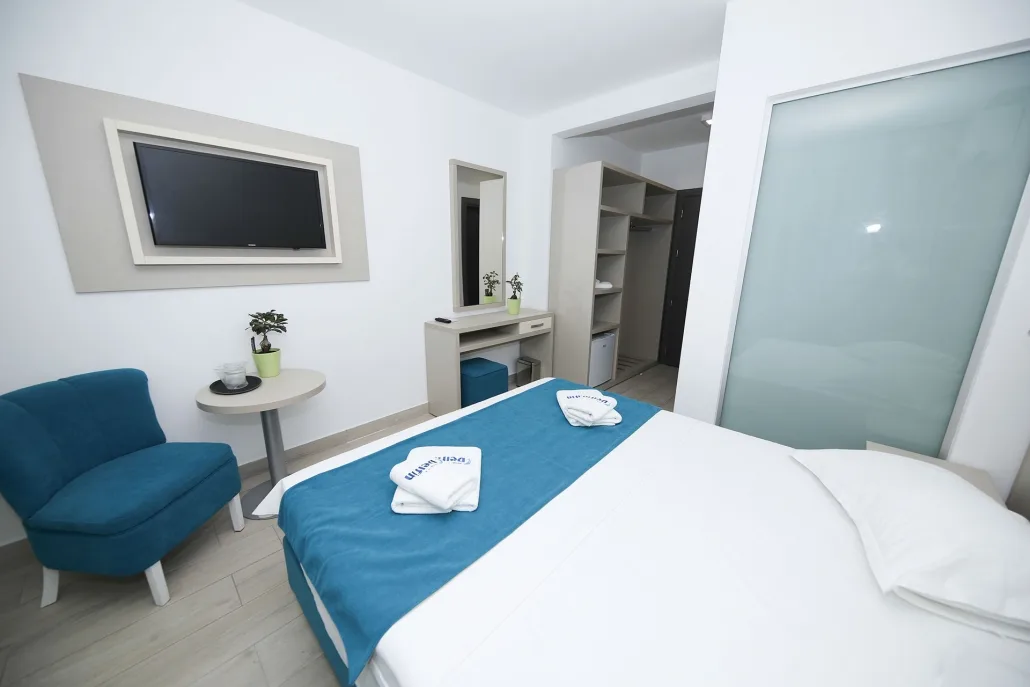 Double plus cu balcon — Delfin hotel 3 stele, Mamaia, Constanța