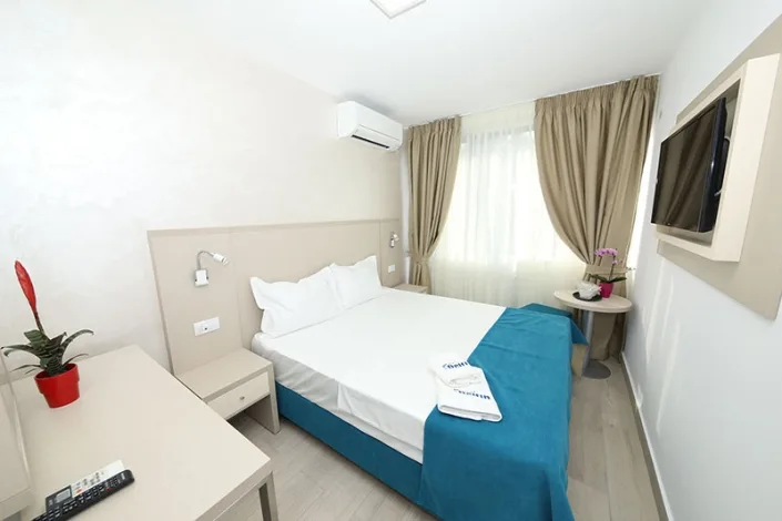 Double cu balcon — Delfin hotel 3 stele, Mamaia, Constanța