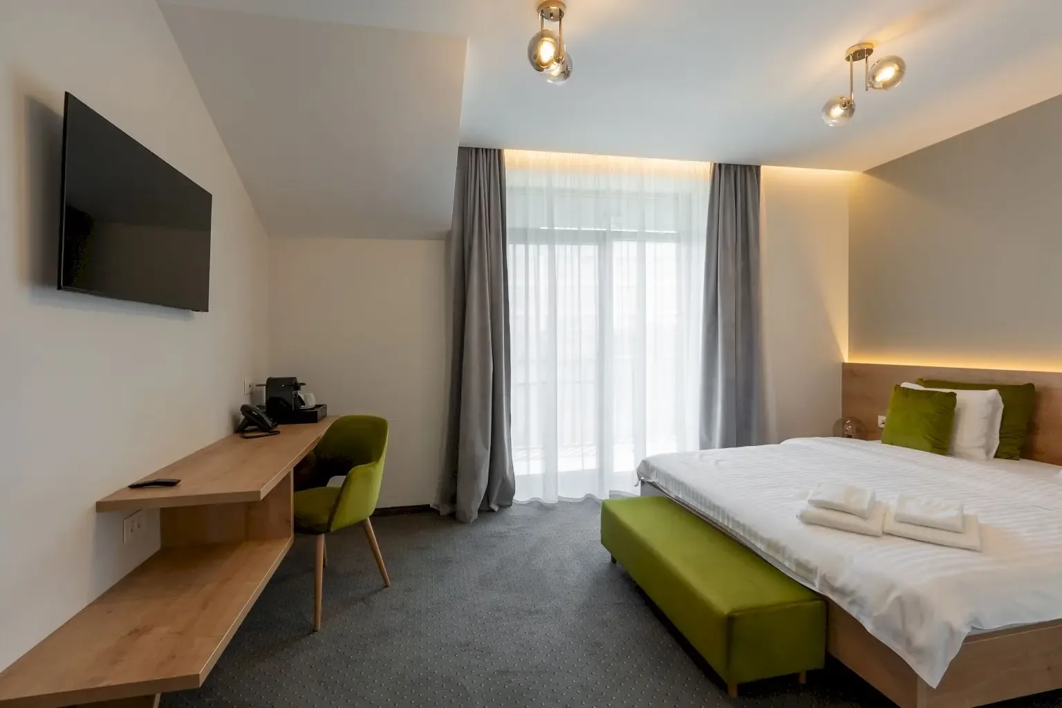 Dublă Deluxe Cu Balcon — No Pardon, Satu Mare, Satu Mare