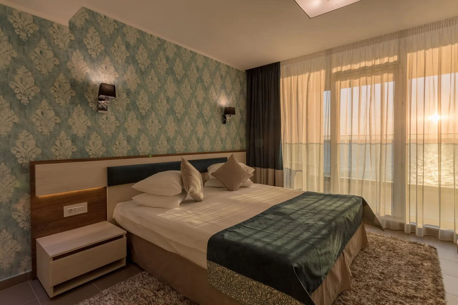 Camera dubla standard vedere lac — Hotel Splendid, Mamaia, Constanța