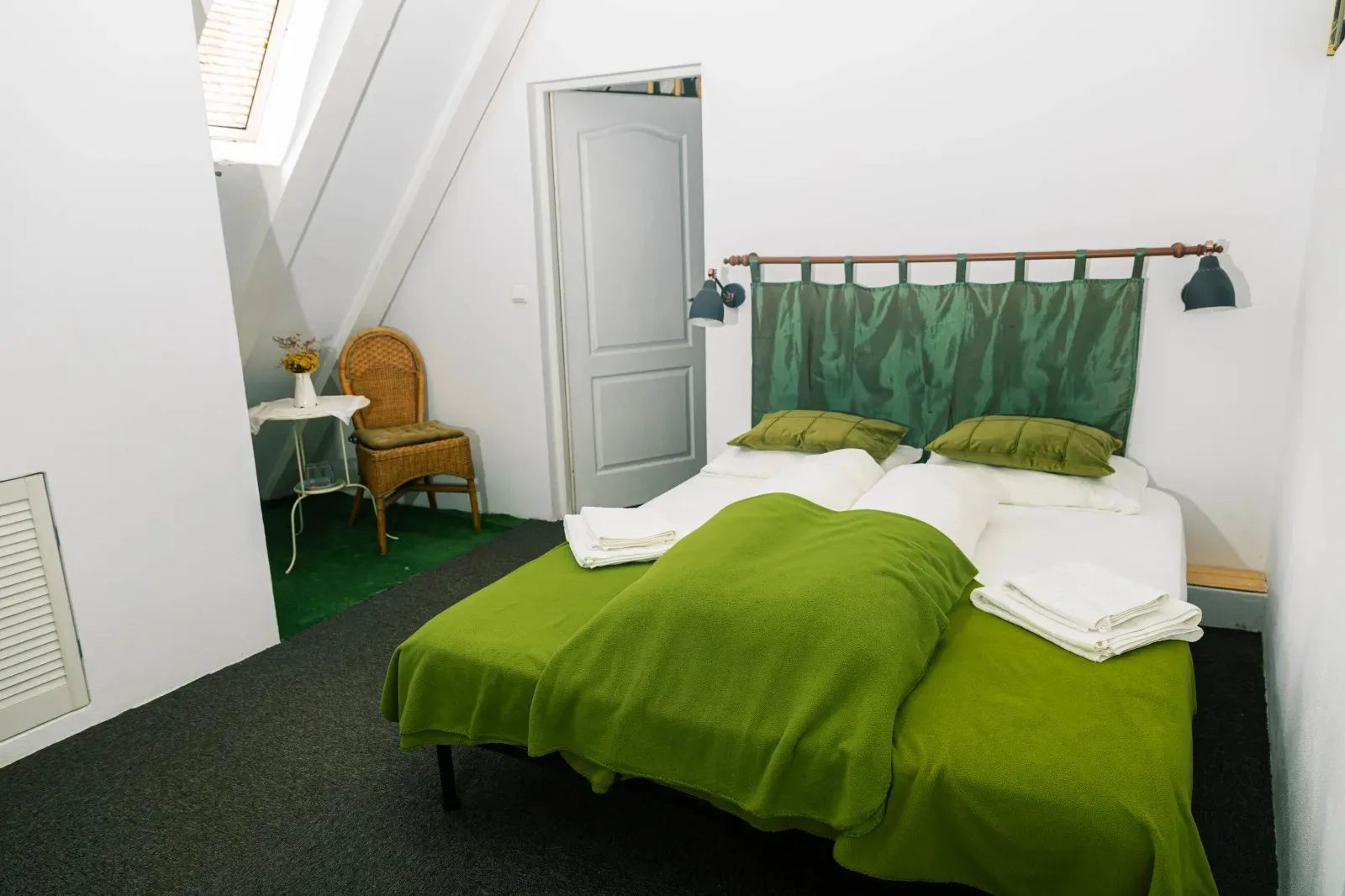 Cameră triplă “Green room” — Casa Thea, Socolari, Caraș-Severin
