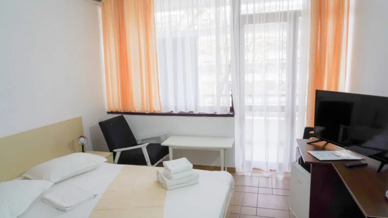 Camera triplă cu balcon — Callatis, Neptun, Constanța