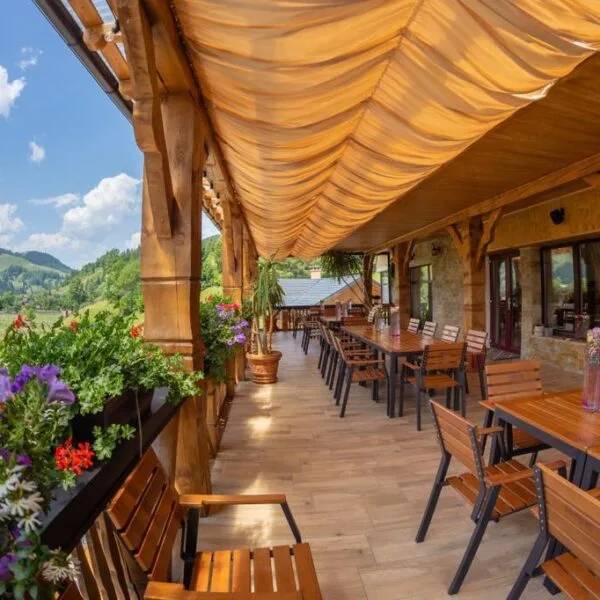 Cameră dublă Deluxe cu balcon — Conacul Baciu, Fundu Moldovei, Suceava